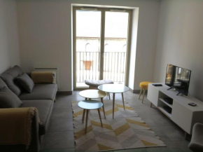 Confort et modernité: Appartement 60m² pour 4 personnes avec balcon, WIFI, proche du centre et pistes. - FR-1-198-164